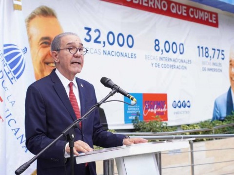 El Mescyt "no perdona" a becarios que se quedan en el extranjero tras finalizar sus estudios