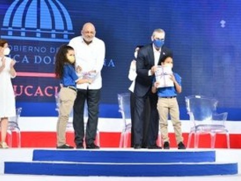 Ministro de Educaci&oacute;n dice tanda extendida es un &ldquo;cascar&oacute;n vac&iacute;o&rdquo;
