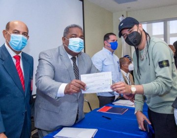 Gabinete de Pol&iacute;tica Social realiza entrega de fondos a artistas afectados por la pandemia