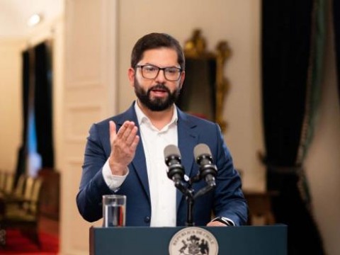 Presidente de Chile anuncia que ha abandonado los smartphones