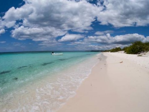 Gobierno anuncia plan desarrollo tur&iacute;stico en Bah&iacute;a de las &Aacute;guilas
