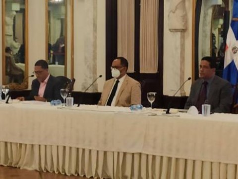 Ministerio de Obras P&uacute;blicas suspende todos los contratos con proveedores de asfalto del Estado
