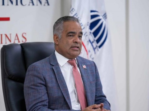 Gobierno busca consenso entre comunitarios y Barrick Pueblo Viejo sobre presa de colas