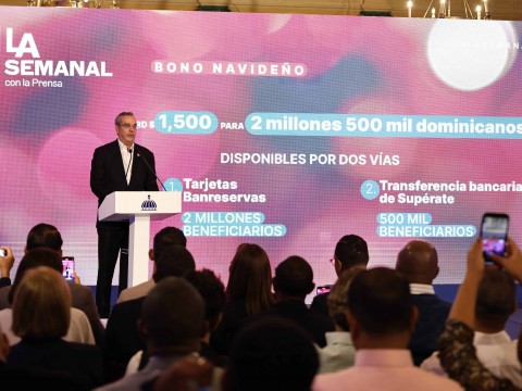 Abinader responde preguntas en LA Semanal