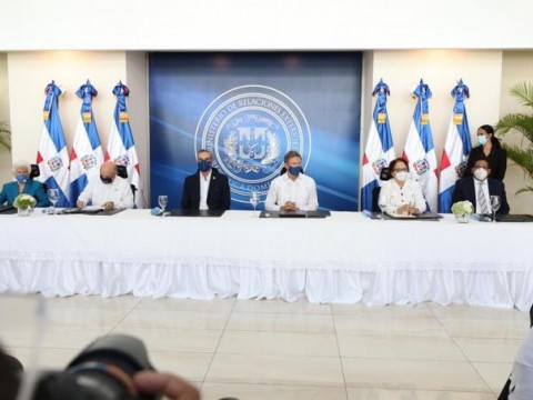   Gobierno dominicano firma memor&aacute;ndum contra la corrupci&oacute;n y la transparencia con ONU-RD
