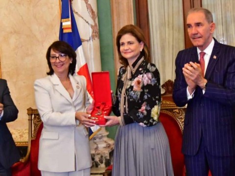 Gobierno otorga homenaje p&oacute;stumo a Pedro Mir, "El poeta nacional"