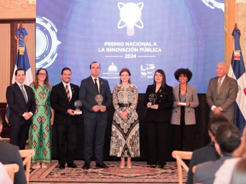 Gobierno reconoce la innovaci&oacute;n de tres instituciones del sector p&uacute;blico