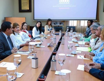 Gobierno y Colegio M&eacute;dico extienden tregua y continuar&aacute;n di&aacute;logo