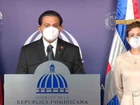 Gabinete de Salud: Primera y segunda dosis se aplican a la vez con las 500, 000 vacunas de China