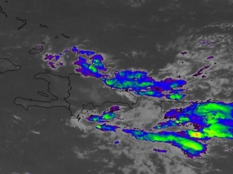 Aguaceros continuar&aacute;n este viernes, s&aacute;bado y domingo por vaguada