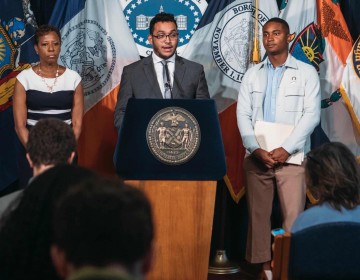 Autoridades trabajan para reubicar familias dominicanas afectadas por incendio en NY