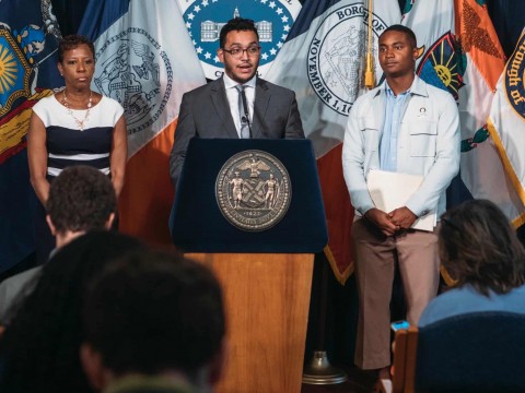 Autoridades trabajan para reubicar familias dominicanas afectadas por incendio en NY