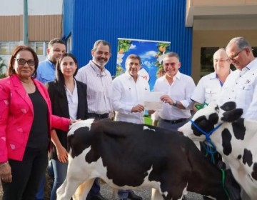 Grupo Rica dona 25 becerros Agricultura mejorar gen&eacute;tica