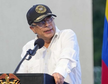 Petro condiciona corredor humanitario para venezolanos desde Ecuador al "respeto" de Noboa