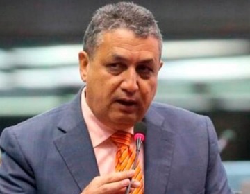Alianza opositora no ha discutido plazas grandes, seg&uacute;n diputado pelede&iacute;sta
