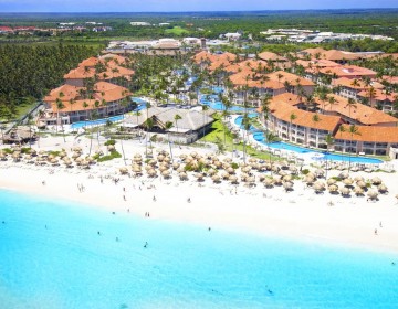 Empleados de hotel protestan porque los env&iacute;an a sus casas sin sueldo