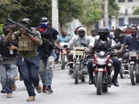 Dos muertos en enfrentamientos entre militares y polic&iacute;as insurrectos en Hait&iacute; 