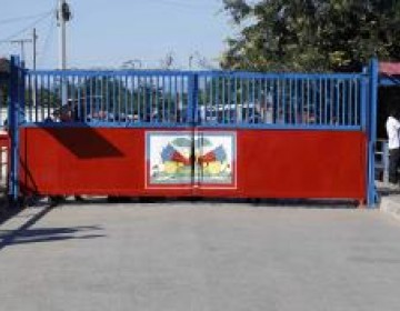 Haitianos abren puerta en Juana M&eacute;ndez para permitir el comercio con Dajab&oacute;n