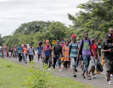 Haitianos marchan en el sur de M&eacute;xico y piden agilizar tr&aacute;mites migratorios