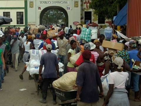 Haitianos se muestran indignados por cobro de US$20 para entrar a RD