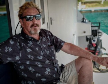 Encuentran muerto a muerto a John McAfee en su celda de una prisi&oacute;n en Barcelona