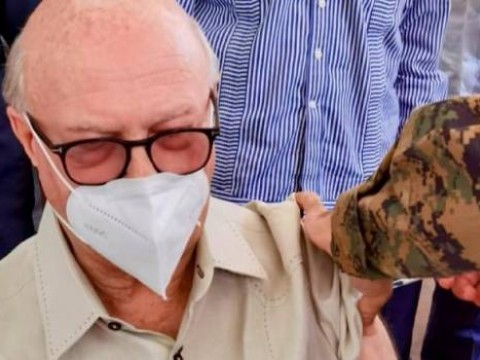  Expresidente Hip&oacute;lito Mej&iacute;a se aplica la tercera dosis de la vacuna contra el COVID-19