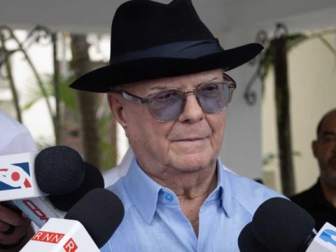 Hip&oacute;lito responde a Danilo que el desarrollo se percibe en el pa&iacute;s y "lo dem&aacute;s es pura teor&iacute;a"