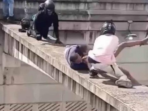 Relato de uno de los hombres que impidieron que mujer se lanzara de paso a desnive