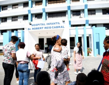 Familiares de quemados en carnaval se aferran a la esperanza