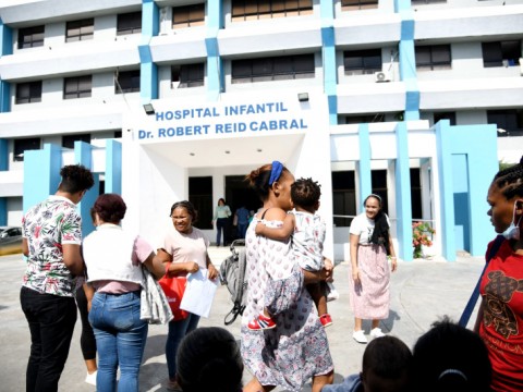 Familiares de quemados en carnaval se aferran a la esperanza