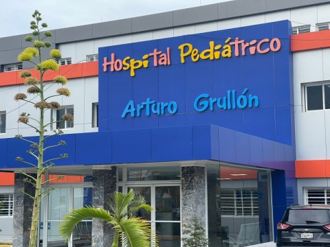 Dos menores de edad caen de azotea volando chichiguas en Santiago; uno en estado cr&iacute;tico