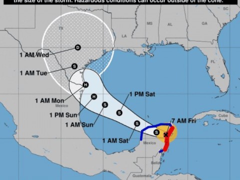 El hurac&aacute;n Beryl toca tierra en M&eacute;xico bajo alerta roja