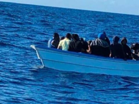 Arrestan a 27 indocumentados que trataban de llegar ilegalmente a Puerto Rico