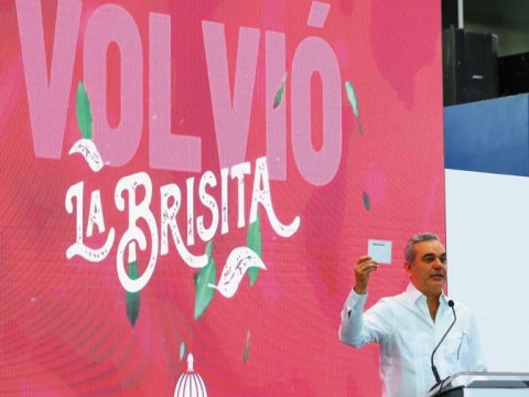 Gobierno inicia entrega bono navide&ntilde;o en el Gran Santo Domingo y Santiago