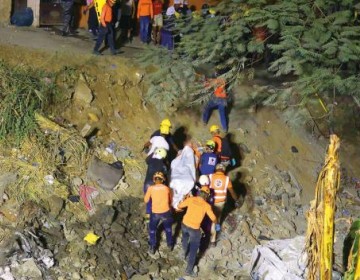 Hallan otro cad&aacute;ver en la ca&ntilde;ada donde cay&oacute; la patana y el autob&uacute;s del accidente de Haina