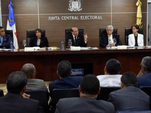 Junta Central Electoral decidir&aacute; en el 2021 el orden de partidos pol&iacute;ticos