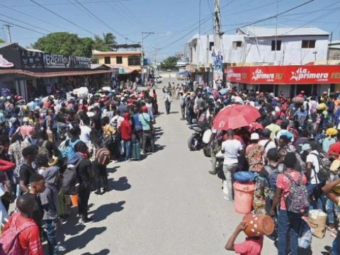 Retorno haitianos a su pa&iacute;s marca primeros d&iacute;as del cierre fronterizo