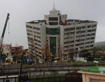 Una serie de fuertes terremotos provoca el derrumbe parcial de dos edificios en Taiw&aacute;n