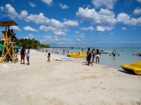 Para evitar nuevos contagios, defensa civil cierra todas las playas y balnearios del pa&iacute;s