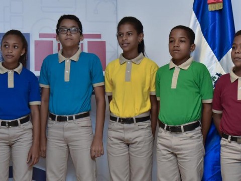 Ministerio de Educaci&oacute;n permitir&aacute; uso de uniformes escolares actuales