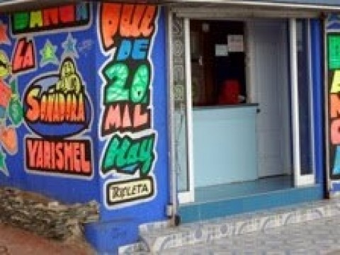 Abinader declara de inter&eacute;s nacional la regularizaci&oacute;n de las bancas de loter&iacute;as