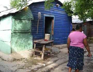 Por cada 100 hombres pobres en RD, hay 136 mujeres en igual condici&oacute;n