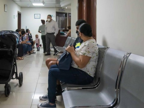 Pacientes optan por aplazar consultas hasta pasar paro de m&eacute;dicos