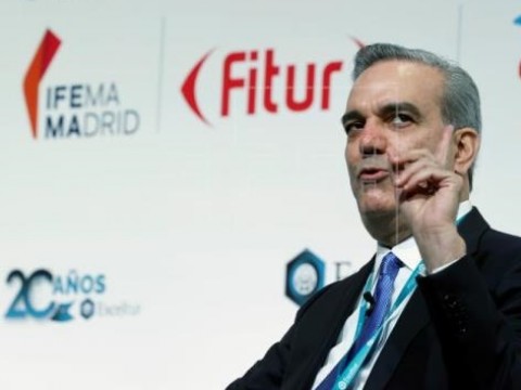 Presidente Abinader es premiado en Fitur por su apoyo al turismo