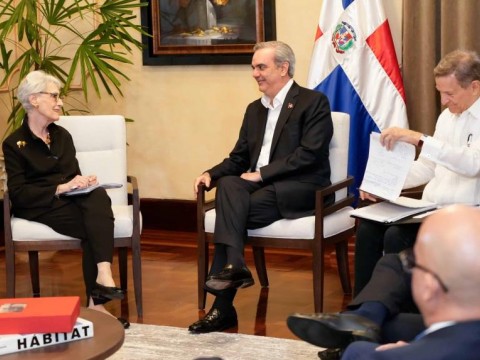 Luis Abinader insiste a subsecretaria de Estado de EE.UU. que se debe intervenir Hait&iacute;