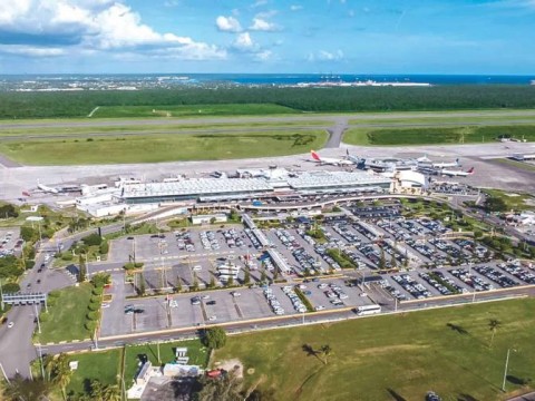 Gobierno extiende al 2060 la concesi&oacute;n de Aerodom que venc&iacute;a en 2030