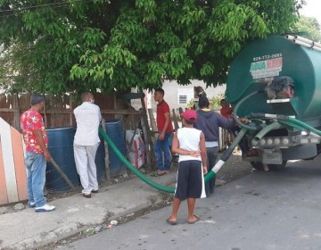 Escasez de agua afecta barrios vulnerables en el oeste del Gran Santo Domingo