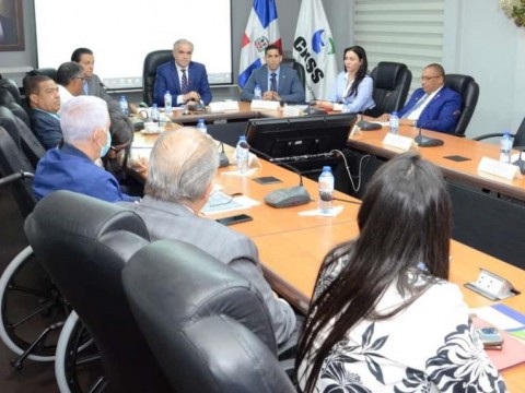 M&eacute;dicos concluyen de buen &aacute;nimo reuni&oacute;n con la comisi&oacute;n del CNSS