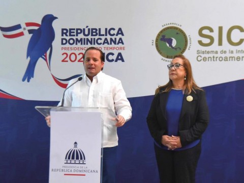 Luis Abinader llevar&aacute; el tema haitiano en reuni&oacute;n de jefes de Estado del SICA