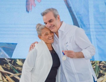 Presidente Abinader y figuras pol&iacute;ticas felicitan a las madres en su d&iacute;a